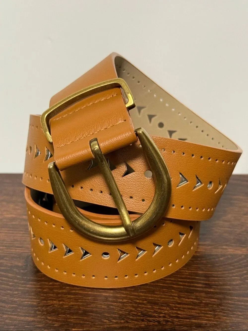 LP Blue Linea Pelle Women’s laser cut Carmel color Belt size small 30-34”